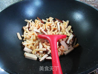 炒双干的做法步骤：3