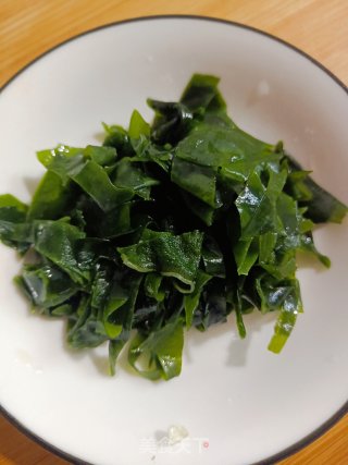 裙带菜鸡蛋汤的做法步骤：4