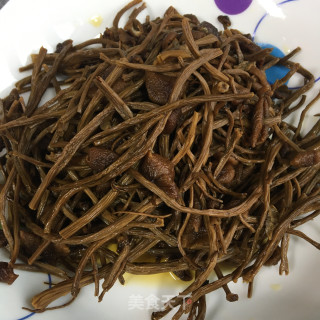 茶树菇板栗烧鸡腿的做法步骤：2