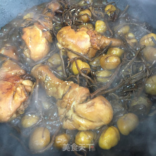 茶树菇板栗烧鸡腿的做法步骤：10