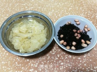 花生黑米银耳糊的做法步骤：1
