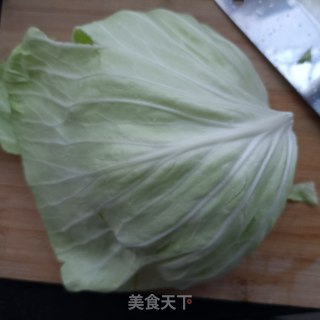 蒜蓉肠拌卷心菜的做法步骤：1