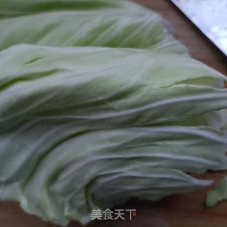 蒜蓉肠拌卷心菜的做法步骤：2