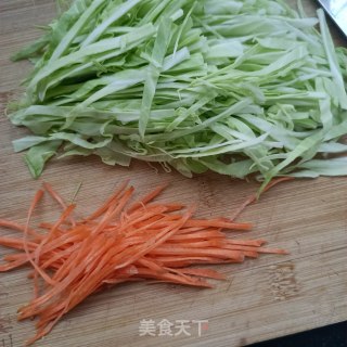 蒜蓉肠拌卷心菜的做法步骤：4