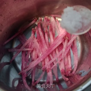 蒜蓉肠拌卷心菜的做法步骤：6