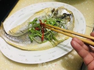清蒸大黄鱼的做法步骤：7