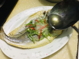 清蒸大黄鱼的做法步骤：8