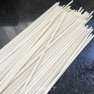 油鸡纵拌面的做法步骤：2