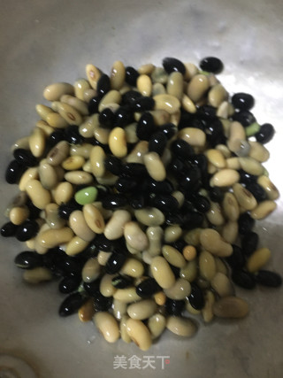 鲜榨黑豆豆浆的做法步骤：5