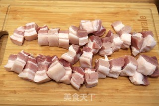 啤酒红烧肉的做法步骤：1