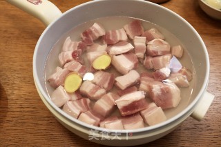啤酒红烧肉的做法步骤：2