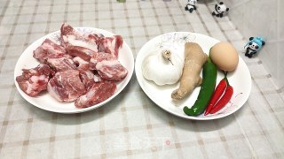 椒盐排骨的做法步骤：1