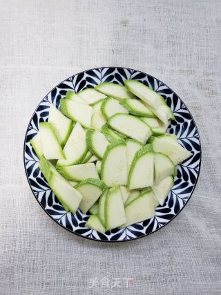 醋溜西葫芦的做法步骤：1