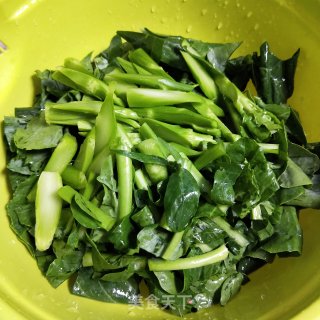 腊肉炒芥兰的做法步骤：2