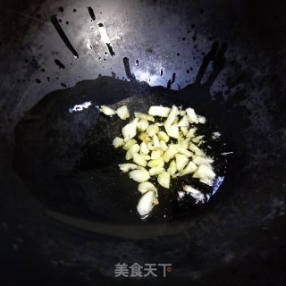 腊肉炒芥兰的做法步骤：4