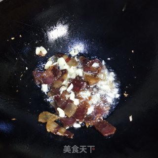 腊肉炒芥兰的做法步骤：5