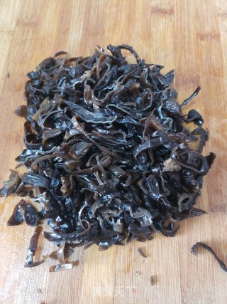 青菜虾皮木耳馅饼的做法步骤：2