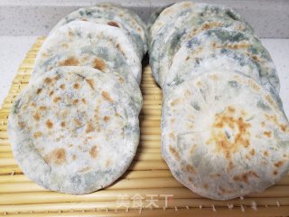 青菜虾皮木耳馅饼的做法步骤：12
