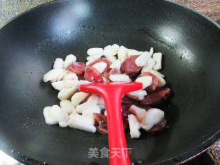 腊肠炒荸荠的做法步骤：3
