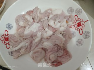 爆炒猪小肠的做法步骤：1