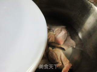 蘑菇青菜笃猪肉的做法步骤：3