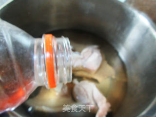 蘑菇青菜笃猪肉的做法步骤：4