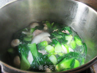 蘑菇青菜笃猪肉的做法步骤：9