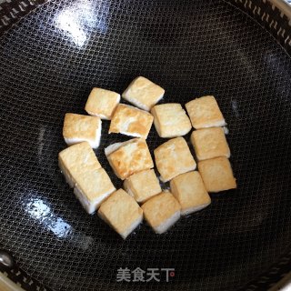 韭菜炒豆腐的做法步骤：1