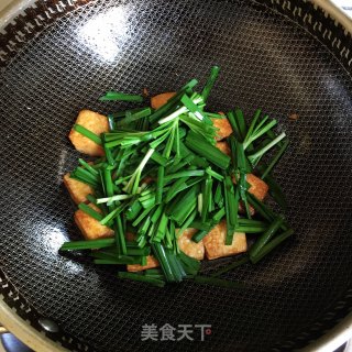 韭菜炒豆腐的做法步骤：3