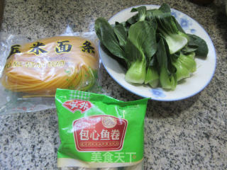 包心鱼卷青菜玉米面条的做法步骤：1