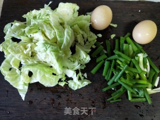 圆白菜焖面的做法步骤：1