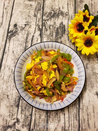 青椒洋葱香菇炒鸡蛋的做法步骤：12