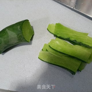 三色萝卜拌肥猪卷的做法步骤：1