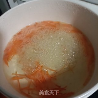 三色萝卜拌肥猪卷的做法步骤：8