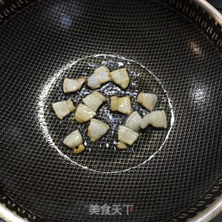 肉片炒菱角的做法步骤：1