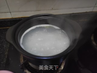 香菇干贝鸡粥的做法步骤：2