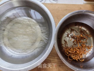 白菜粉条炖酥肉的做法步骤：2