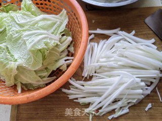 白菜粉条炖酥肉的做法步骤：3