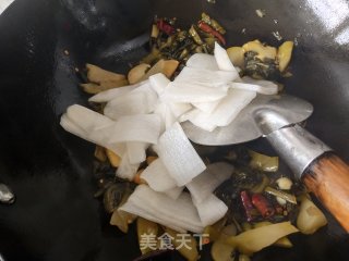 想偷懒，就一锅酸菜海鲜锅足也的做法步骤：7