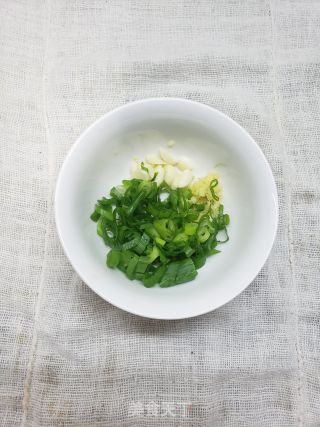 低卡营养海鲜菇丝瓜炒蛋的做法步骤：5