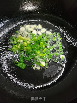 低卡营养海鲜菇丝瓜炒蛋的做法步骤：8