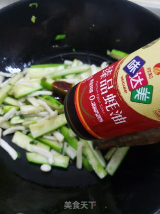 低卡营养海鲜菇丝瓜炒蛋的做法步骤：11