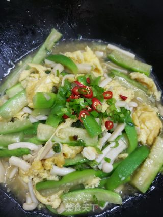低卡营养海鲜菇丝瓜炒蛋的做法步骤：13