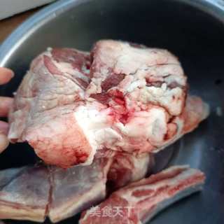水萝卜羊排汤的做法步骤：2