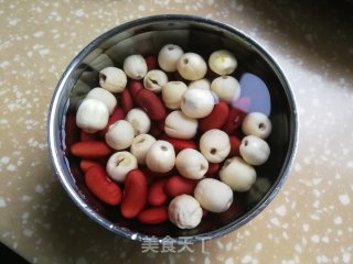 莲子红豆二米粥的做法步骤：1