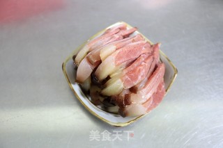 辣椒炒腊肉的做法步骤：3