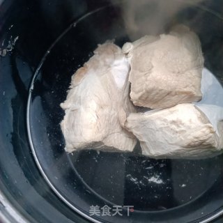 精肉拌双色萝卜的做法步骤：1