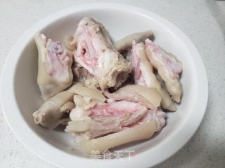 花生猪蹄煲的做法步骤：2