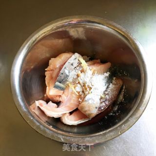 香酥鱼块的做法步骤：1