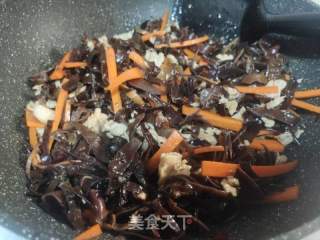 木耳炒鸡胸肉的做法步骤：8